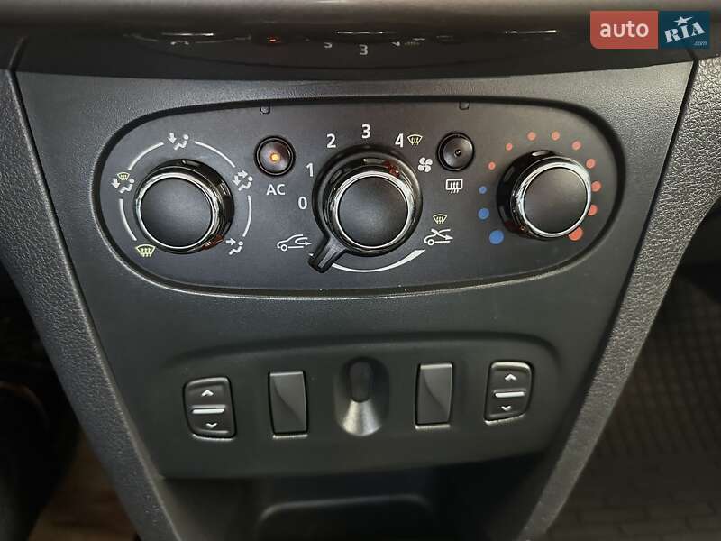 Седан Dacia Logan 2014 в Дніпрі