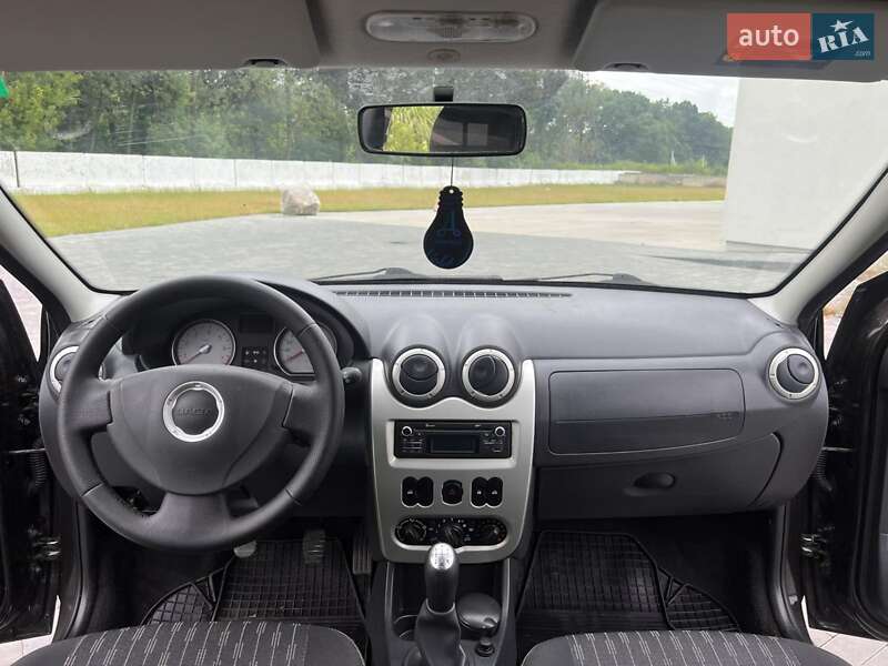 Седан Dacia Logan 2012 в Луцке