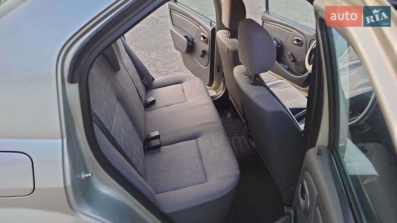 Седан Dacia Logan 2009 в Турке