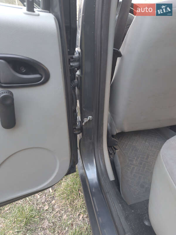 Седан Dacia Logan 2009 в Киеве