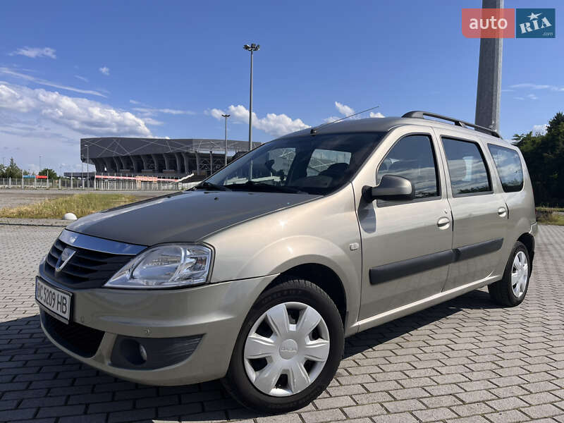 Седан Dacia Logan 2011 в Львове