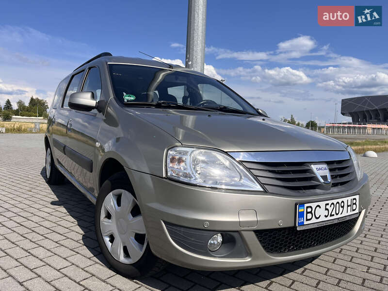 Седан Dacia Logan 2011 в Львове