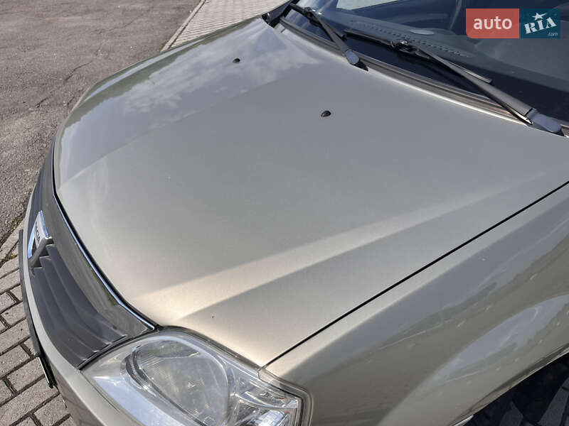 Седан Dacia Logan 2011 в Львове
