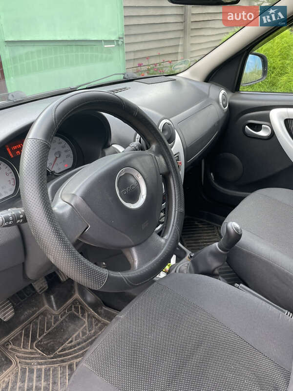 Седан Dacia Logan 2009 в Кривом Роге