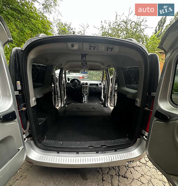 Седан Dacia Logan 2012 в Краснограде