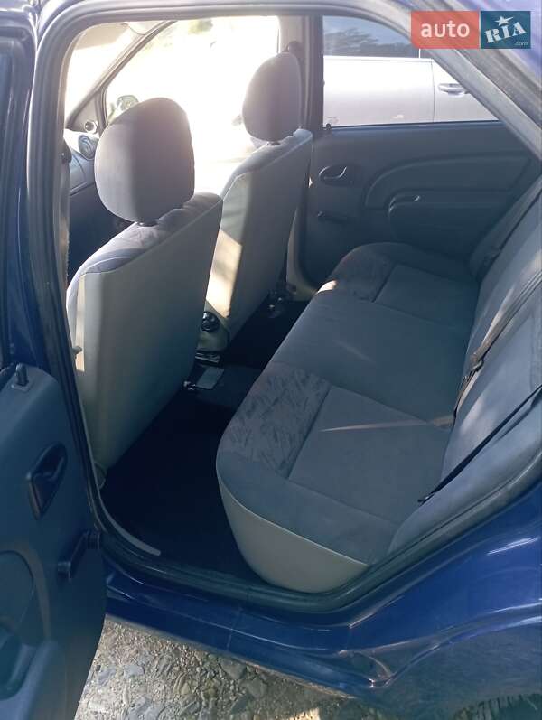 Седан Dacia Logan 2006 в Бориславі