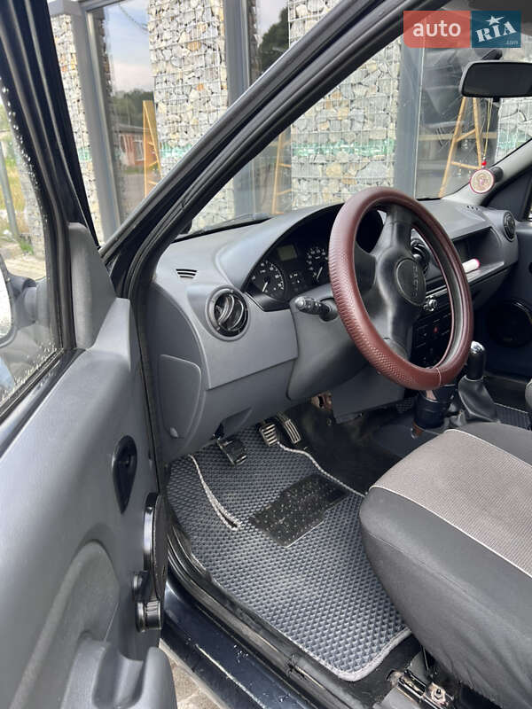 Седан Dacia Logan 2008 в Тячеві