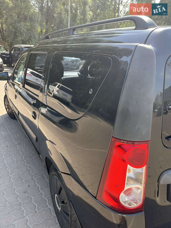 Седан Dacia Logan 2011 в Сумах