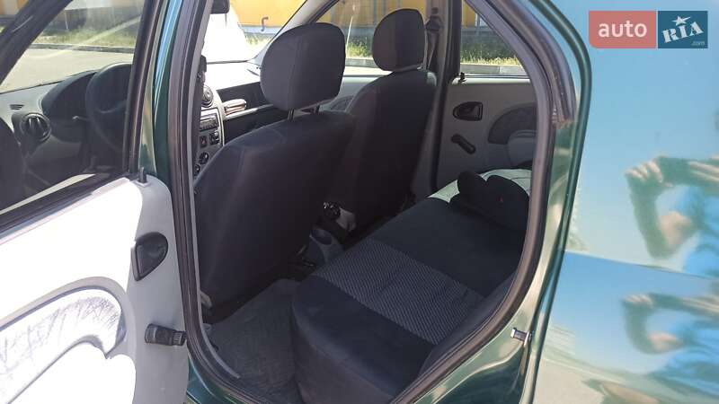 Седан Dacia Logan 2006 в Запорожье