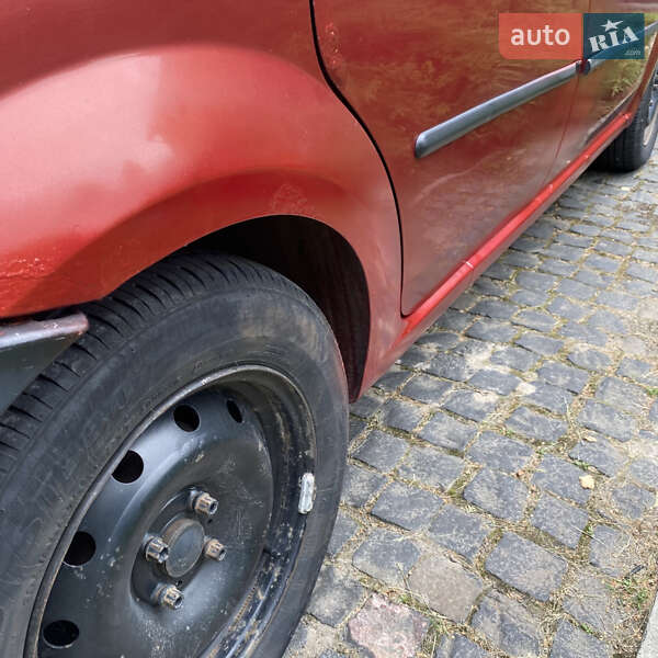 Седан Dacia Logan 2007 в Клевані