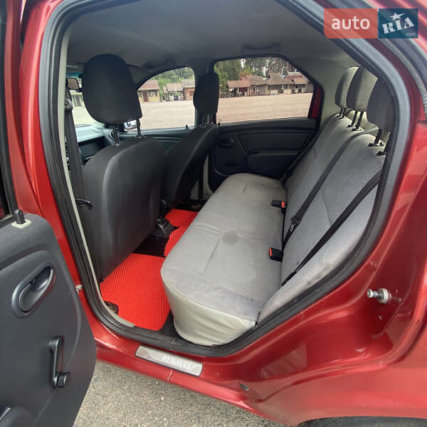 Седан Dacia Logan 2007 в Клевані