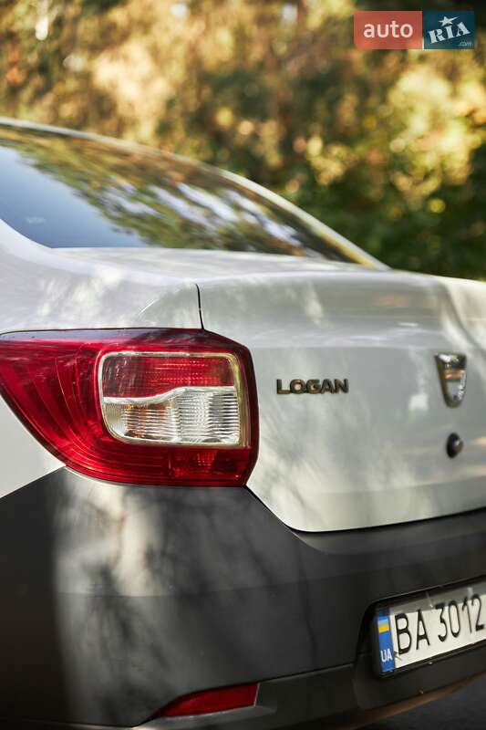 Седан Dacia Logan 2015 в Кропивницькому