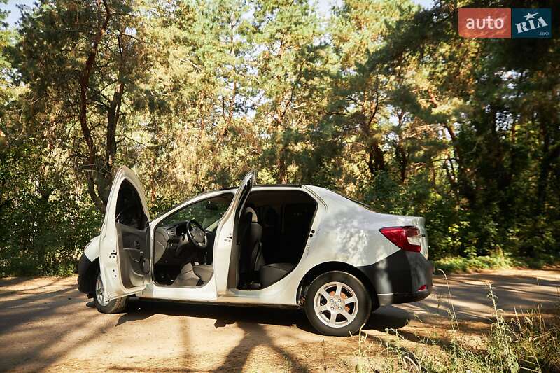 Седан Dacia Logan 2015 в Кропивницькому