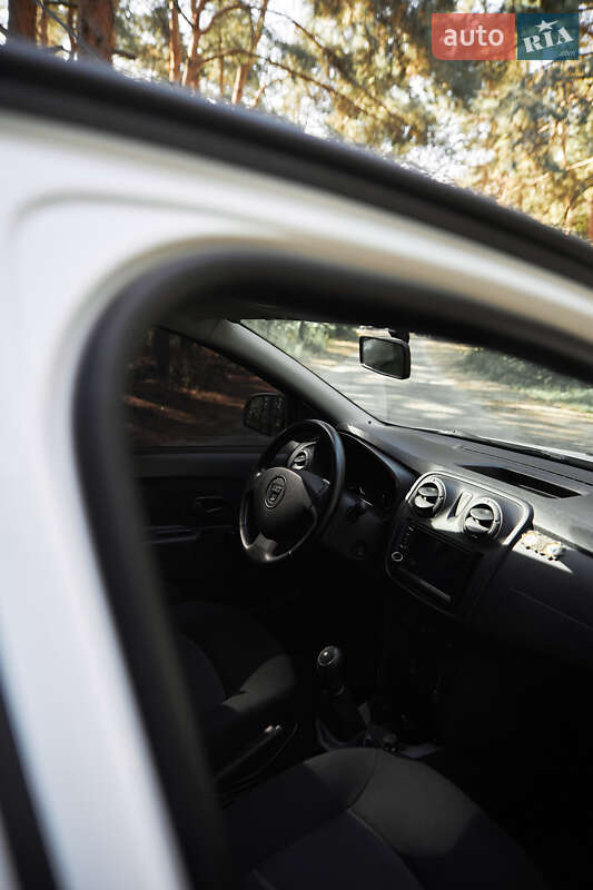 Седан Dacia Logan 2015 в Кропивницькому