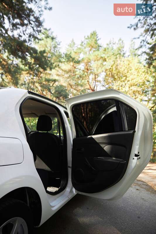 Седан Dacia Logan 2015 в Кропивницькому