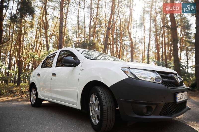 Седан Dacia Logan 2015 в Кропивницькому