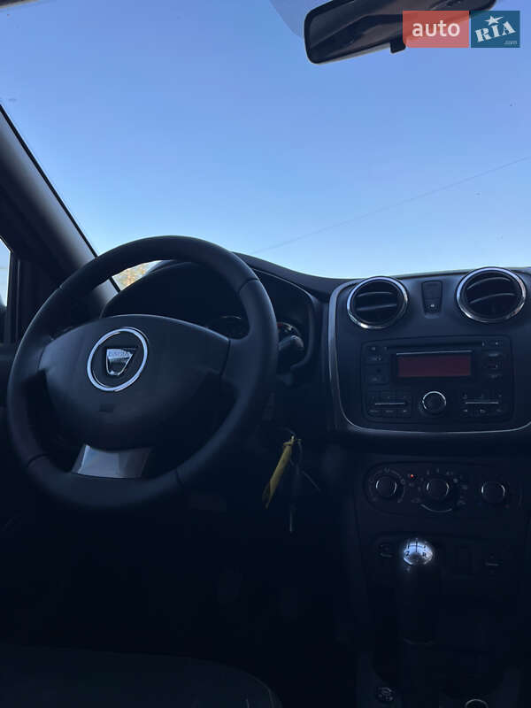 Седан Dacia Logan 2014 в Ужгороде