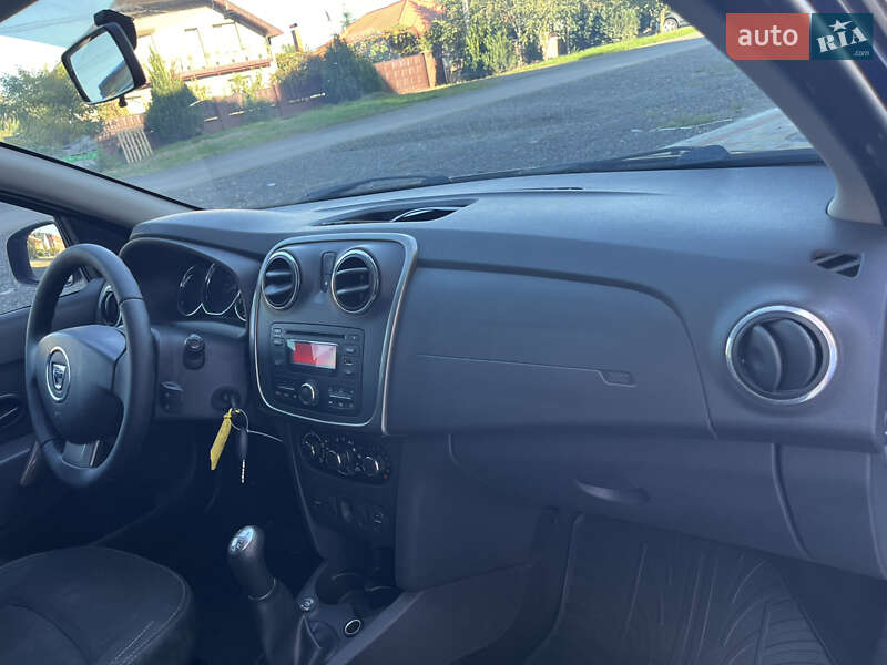 Седан Dacia Logan 2014 в Ужгороде