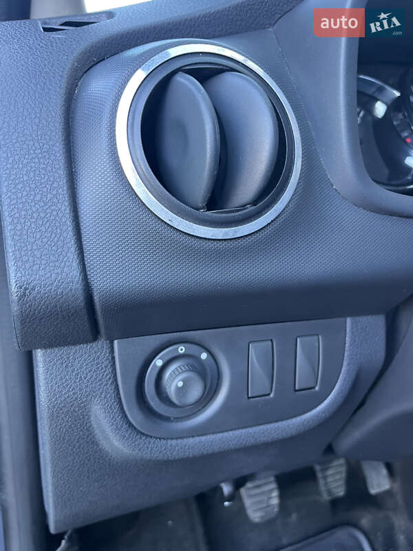 Седан Dacia Logan 2014 в Ужгороде