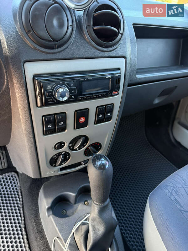 Седан Dacia Logan 2006 в Ровно