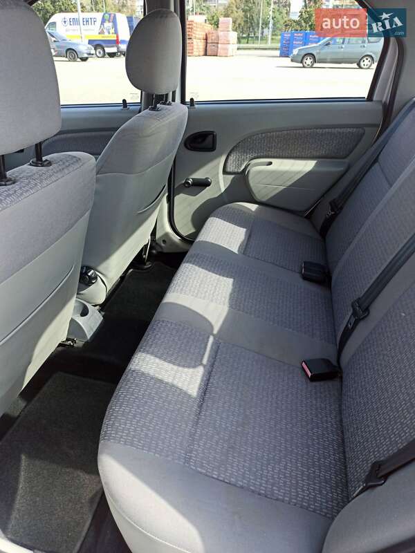 Седан Dacia Logan 2007 в Києві