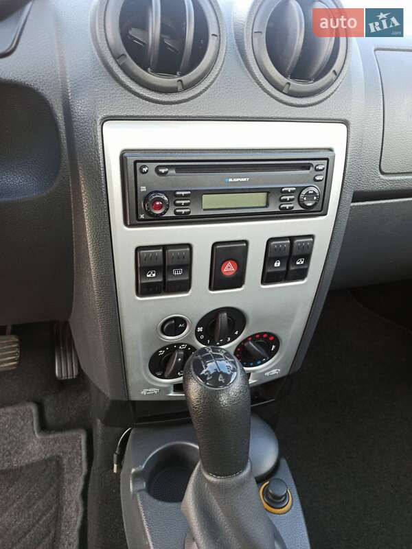 Седан Dacia Logan 2007 в Києві