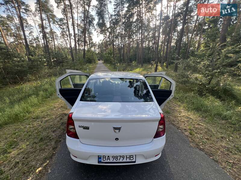 Седан Dacia Logan 2012 в Олександрівці