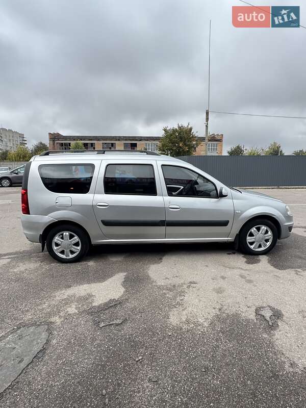 Седан Dacia Logan 2010 в Каменке
