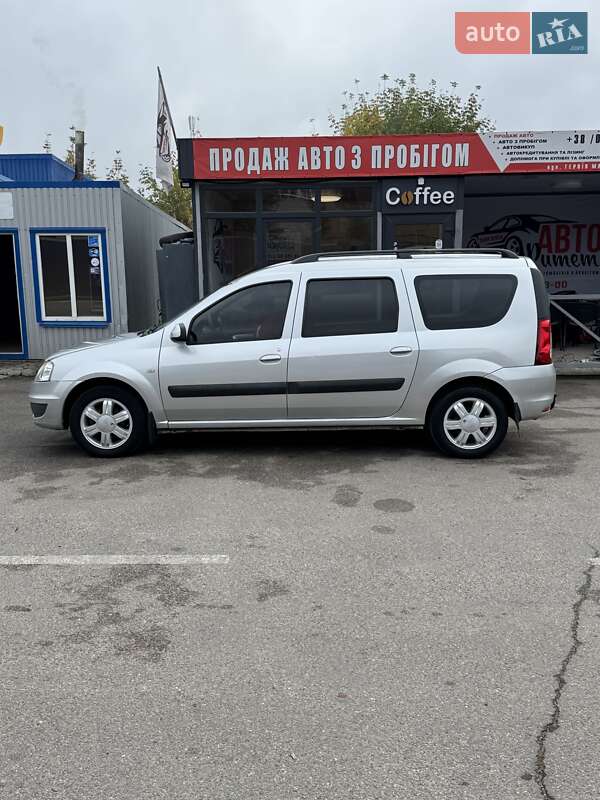 Седан Dacia Logan 2010 в Каменке