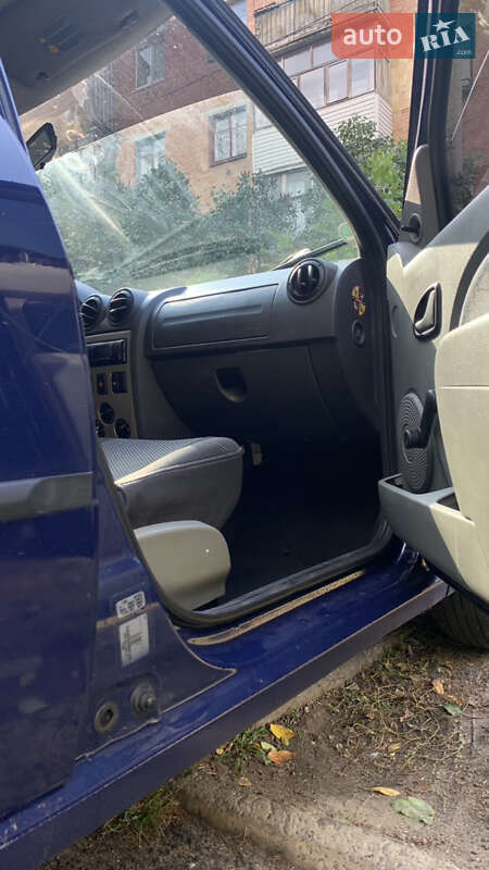 Седан Dacia Logan 2005 в Полтаві