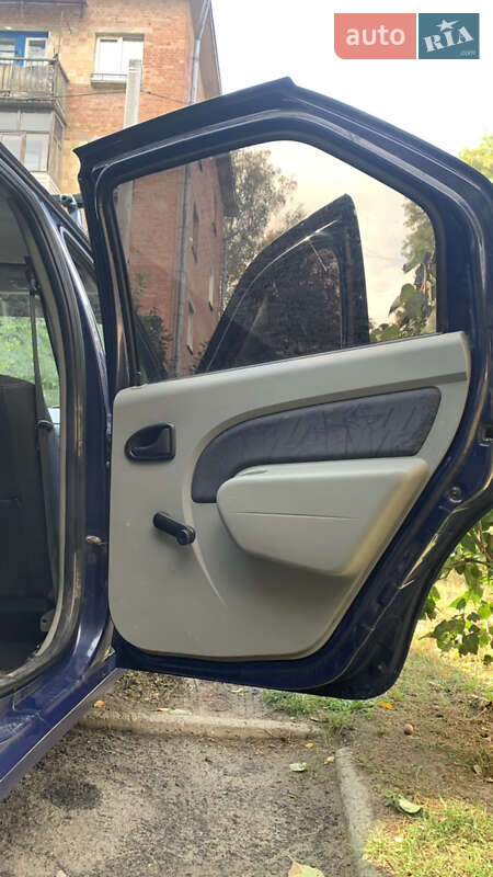 Седан Dacia Logan 2005 в Полтаві