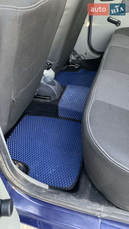 Седан Dacia Logan 2005 в Полтаві