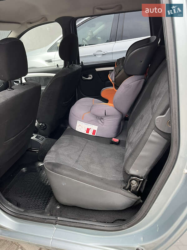 Седан Dacia Logan 2009 в Староконстантинове