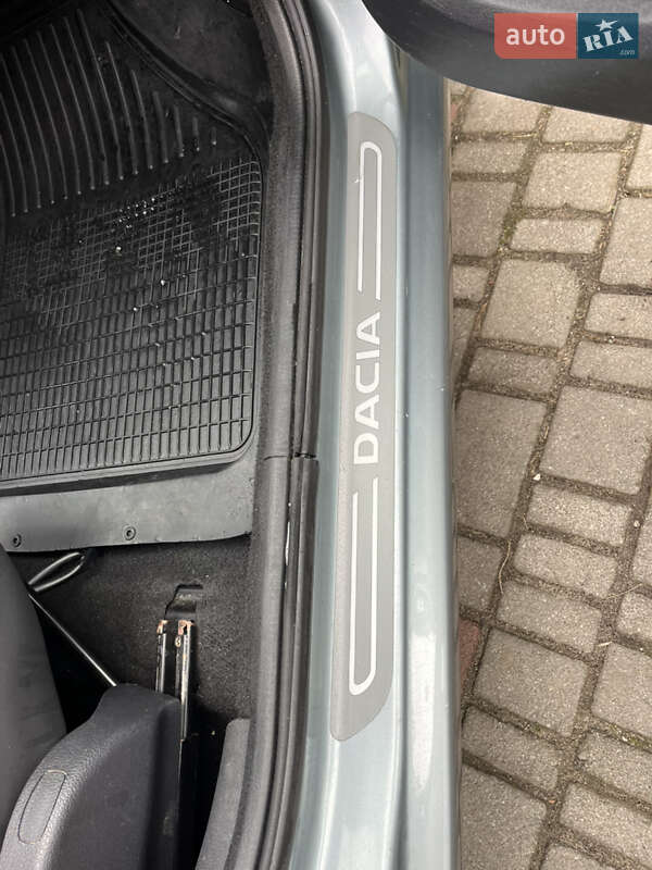 Седан Dacia Logan 2009 в Староконстантинове