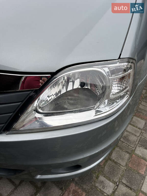 Седан Dacia Logan 2009 в Староконстантинове