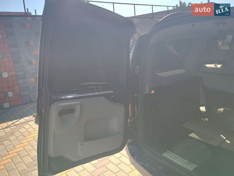 Седан Dacia Logan 2011 в Виннице