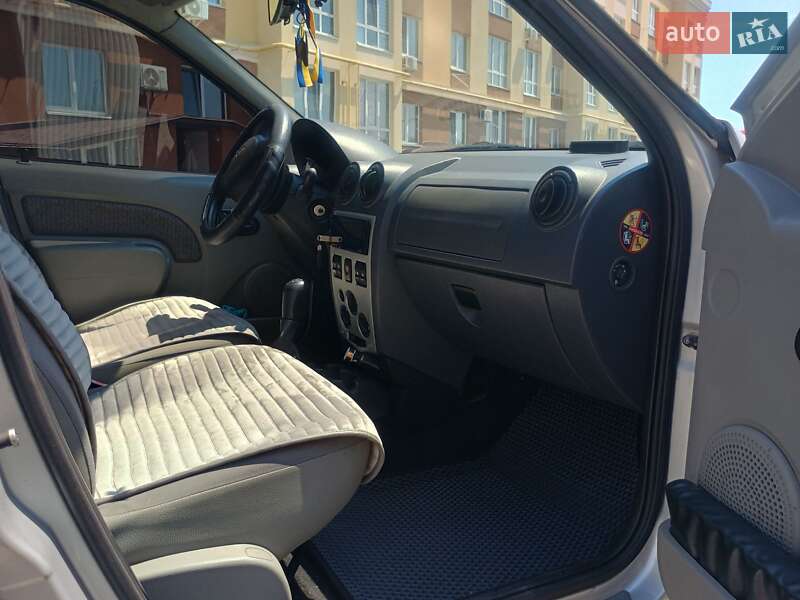 Седан Dacia Logan 2007 в Києві фото 29 Седан Dacia Logan 2007 в Києві