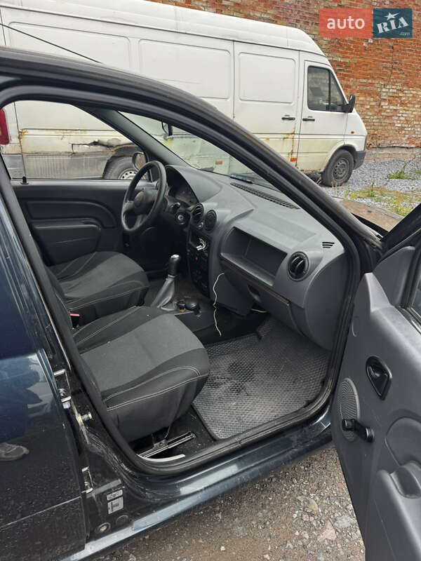 Седан Dacia Logan 2006 в Ровно