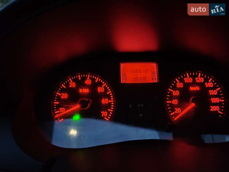 Седан Dacia Logan 2006 в Днепре