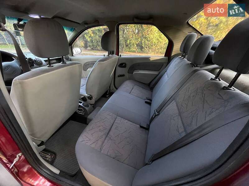 Седан Dacia Logan 2006 в Ивано-Франковске