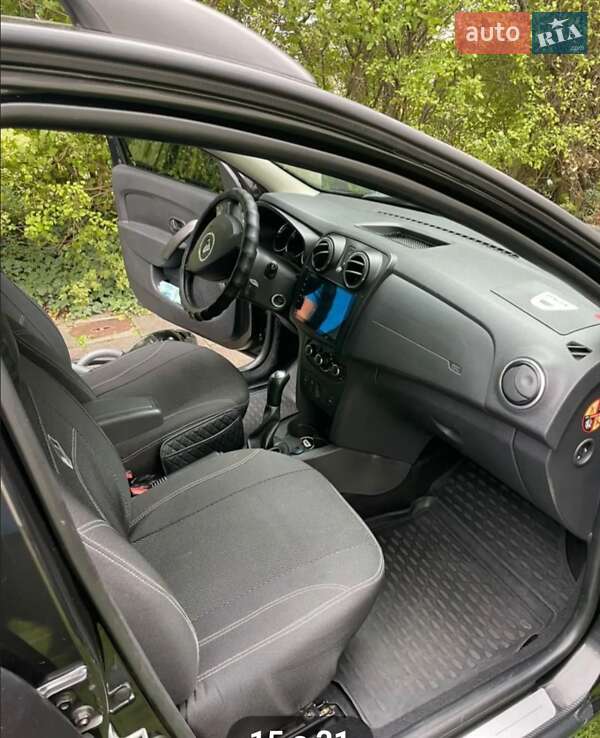 Седан Dacia Logan 2013 в Киеве