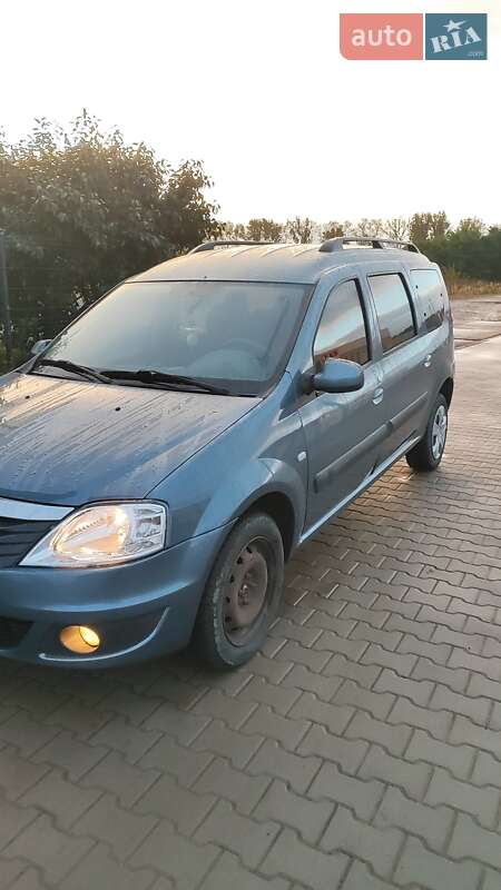 Седан Dacia Logan 2010 в Львові