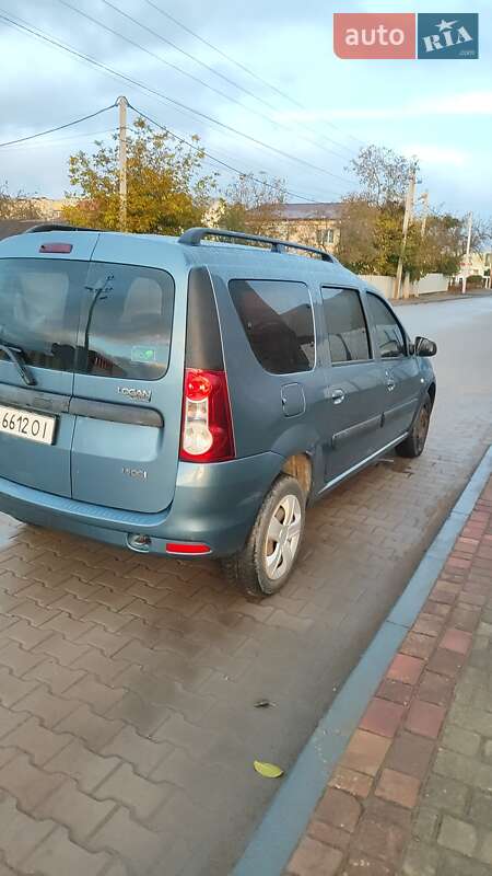 Седан Dacia Logan 2010 в Львові