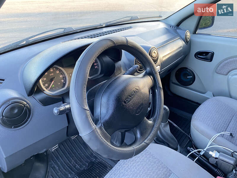 Седан Dacia Logan 2007 в Ізяславі