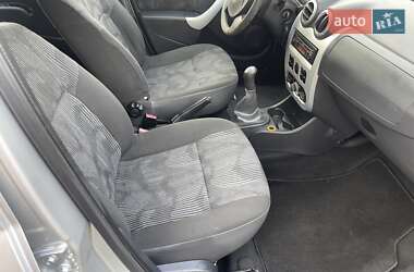 Седан Dacia Logan 2011 в 