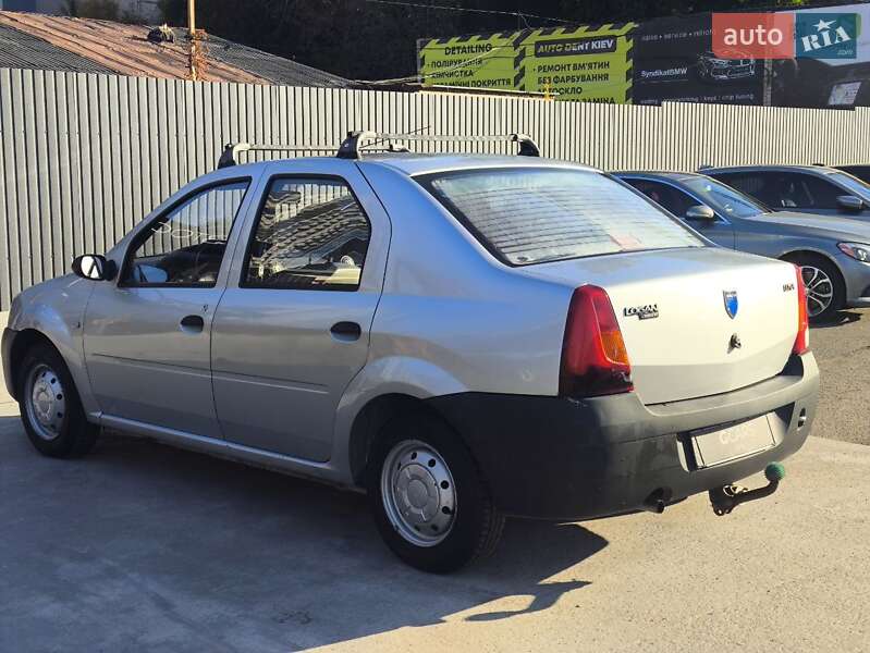 Седан Dacia Logan 2006 в Киеве