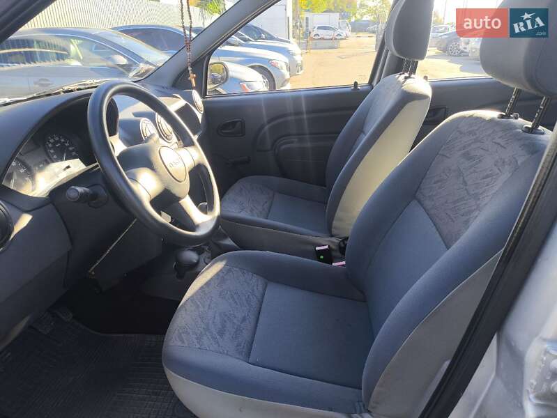 Седан Dacia Logan 2006 в Киеве