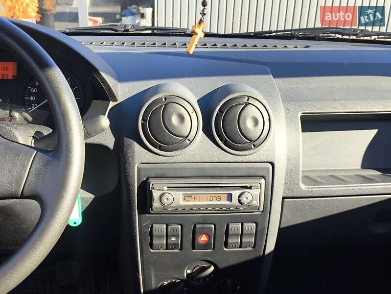 Седан Dacia Logan 2006 в Киеве