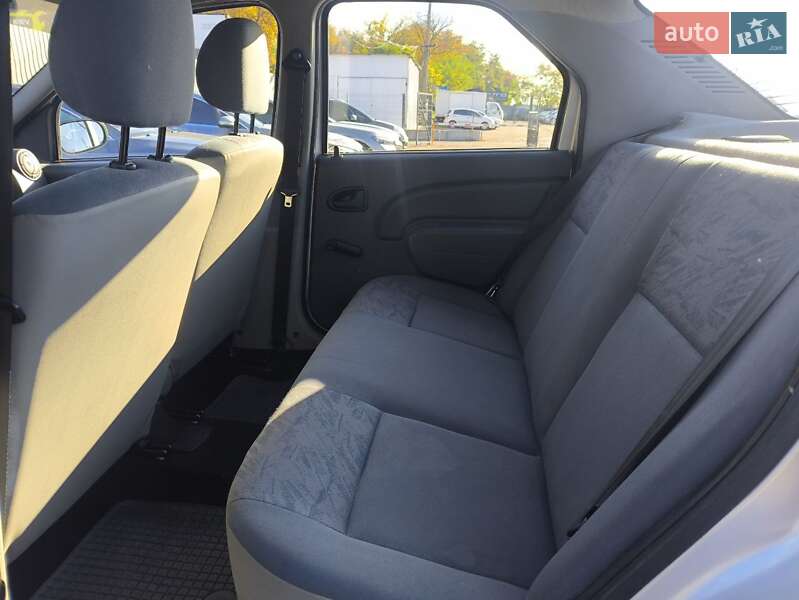 Седан Dacia Logan 2006 в Киеве