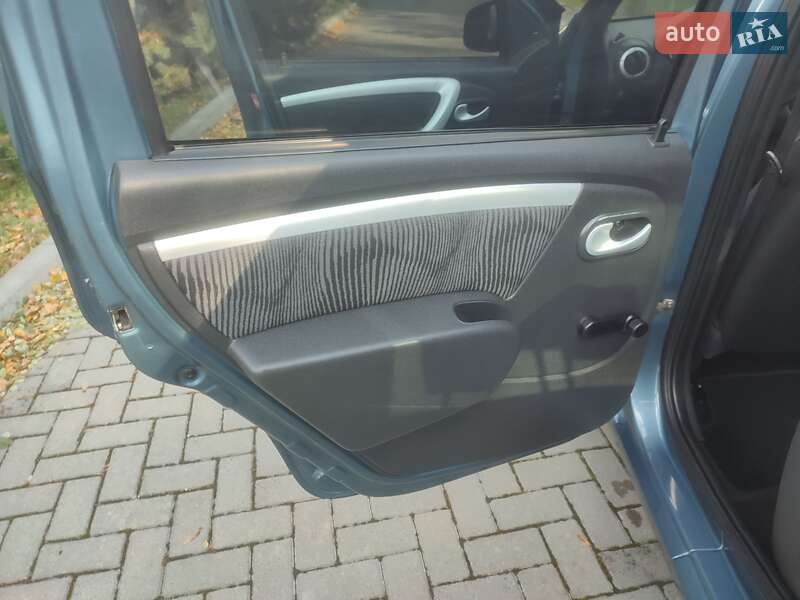 Седан Dacia Logan 2008 в Золочеві фото 18 Седан Dacia Logan 2008 в Золочеві
